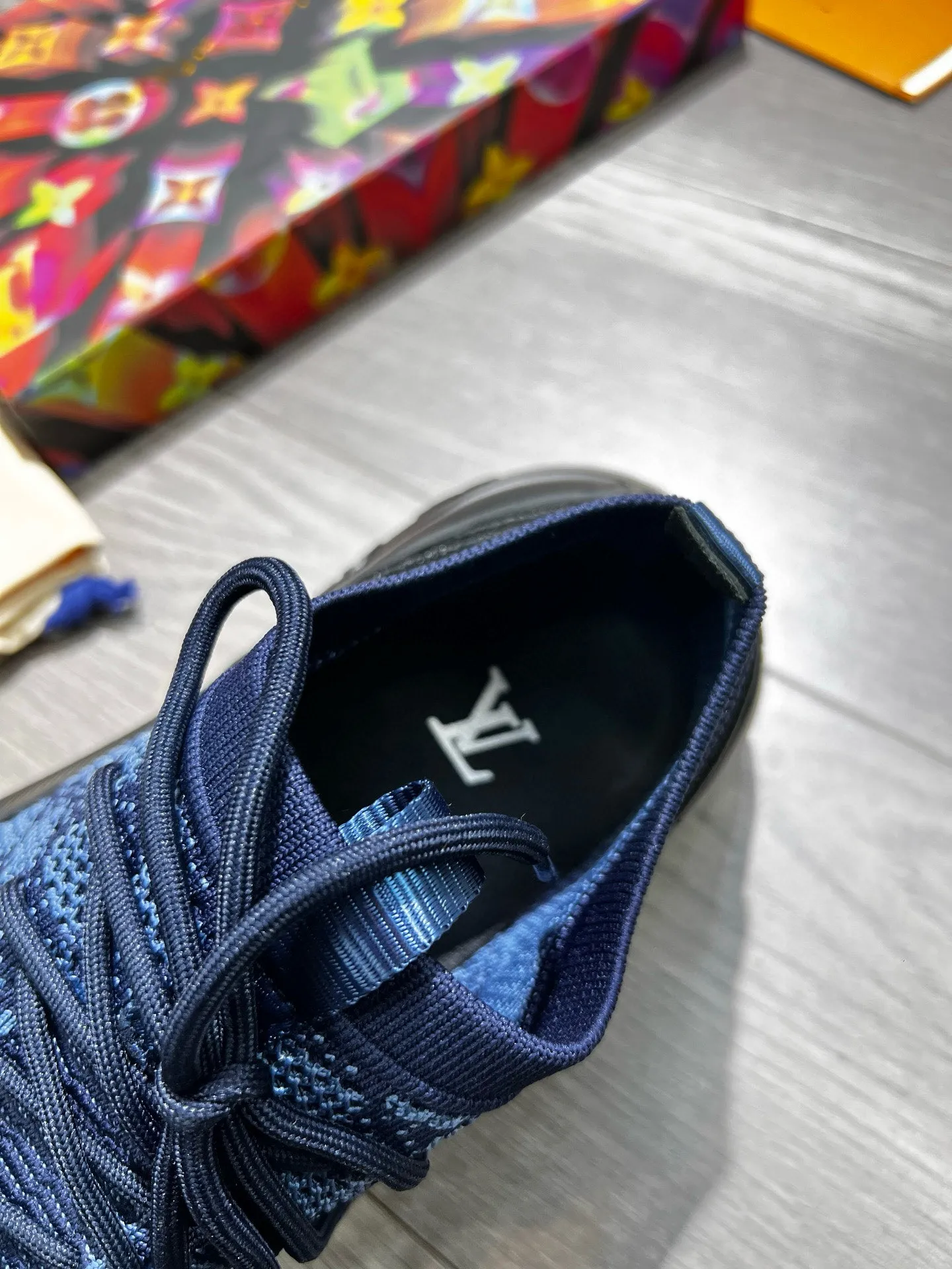 Ex-factory price: 460💰◾️▫️Lv~ Brand new low-cut men’s socks and shoes👟, made of special elastic knitted fabric consistent with the high-end original version, thickened and thickened to ensure multi-season practicality and wrinkle resistance, and will never deform or become loose after repeated stretching! It feels light and comfortable on your feet! Four colors available, Size: 38-45 (45 is custom-made and cannot be returned or exchanged)